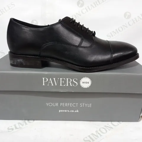 BOXED PAIR OF PAVERS LACE UP SHOES IN BLACK UK SIZE 8