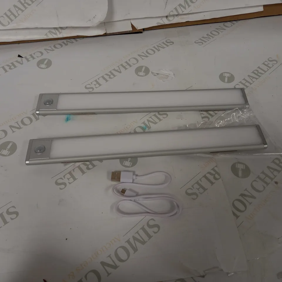 2 MAGNETIC LIGHT STRIPS 