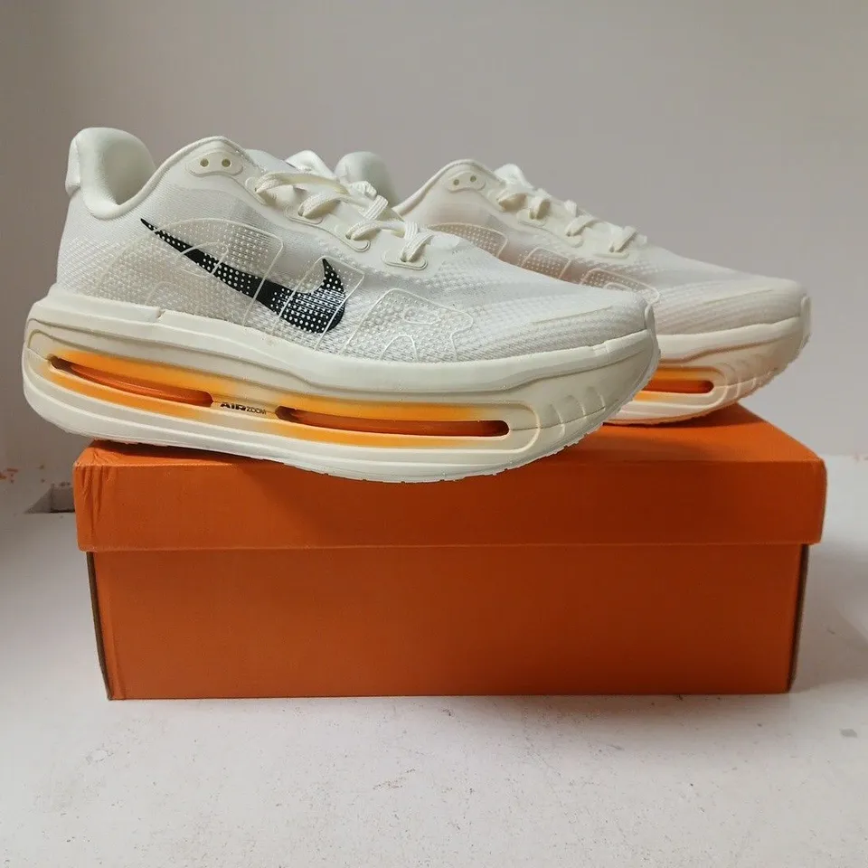 BOXED PAIR OF NIE VOMERO PREMIUM TRAINERS N SAIL/BLACK/COCONUT MILK SIZE UK 10