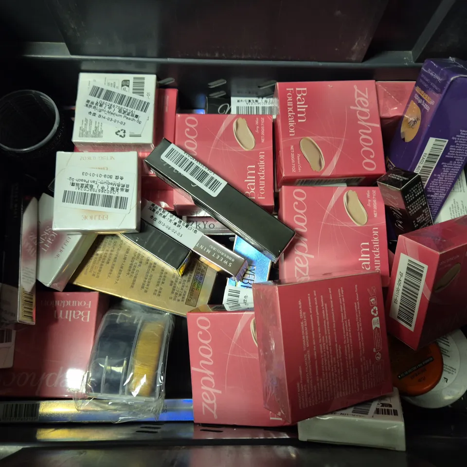 APPROXIMATELY 15 ASSORTED COSMETICS ITEMS TO INCLUDE COLOUR LIPSTICK, ZEPHOCO BALM FOUNDATION, QIC EYEBROW PEN, ETC