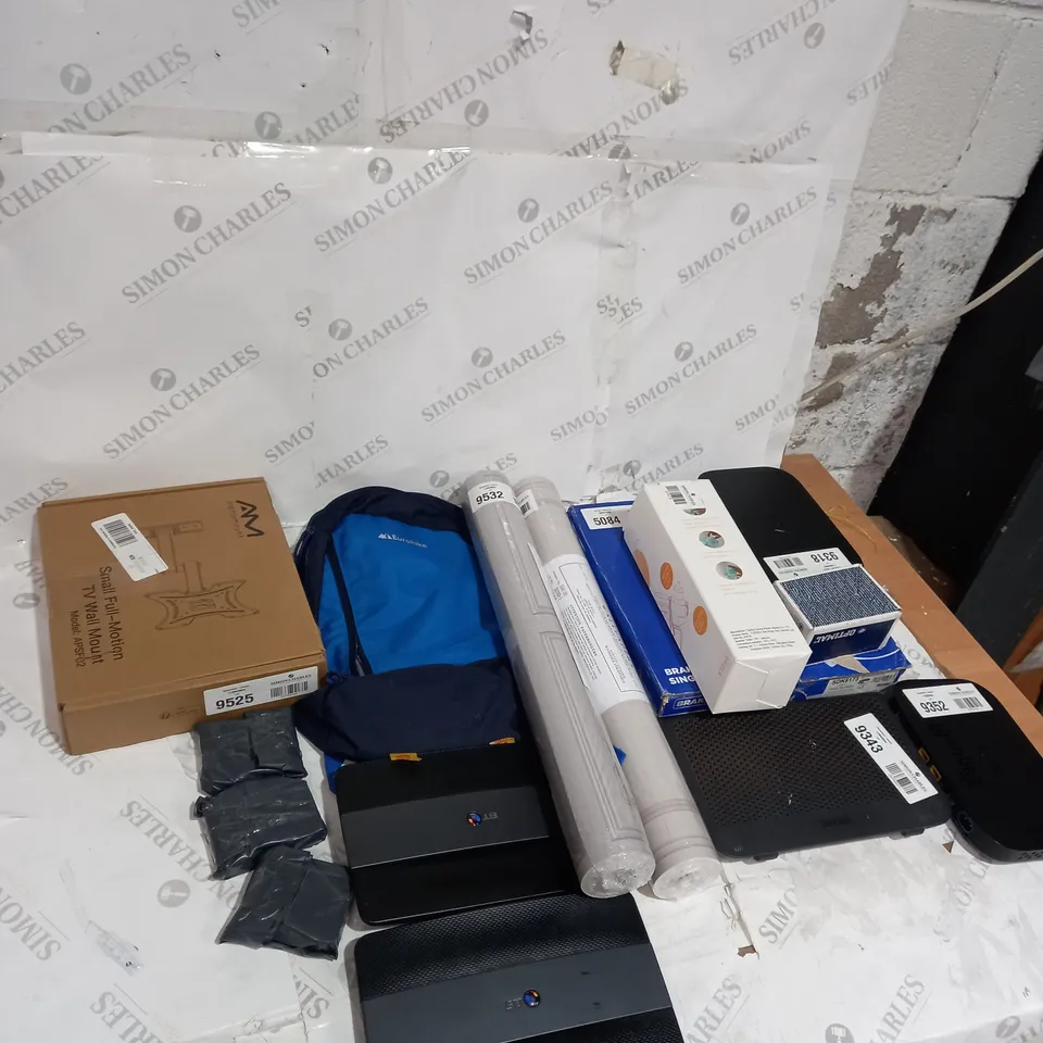 LARGE BOX OF ASSORTED ITEMS TO INCLUDE BACKPACKS ,WALLPAPER AND TV MOUNTS 