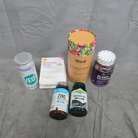 APPROXIMATELY 15 ASSORTED VITAMIN/HEALTH AID PRODUCTS TO INCLUDE ZINC, SLEEP MELATONIN, VITAMIN B1 ETC