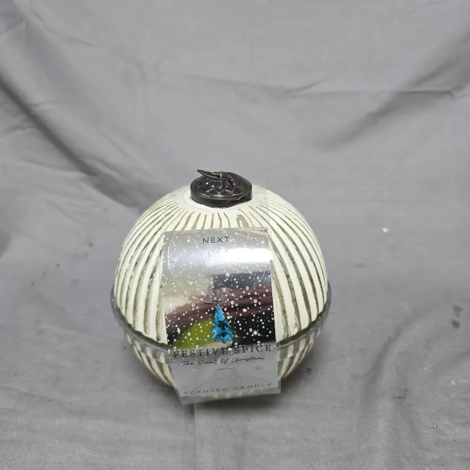 NEXT FESTIVE SPICE SCENTED CANDLE – ROUND RIBBED CERAMIC ORNAMENT