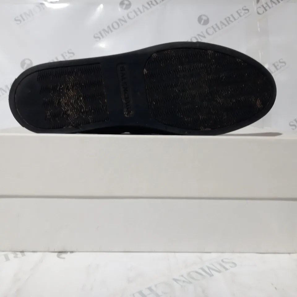 BOXED PAIR OF BALENCIAGA SHOES IN BLACK EU SIZE 41