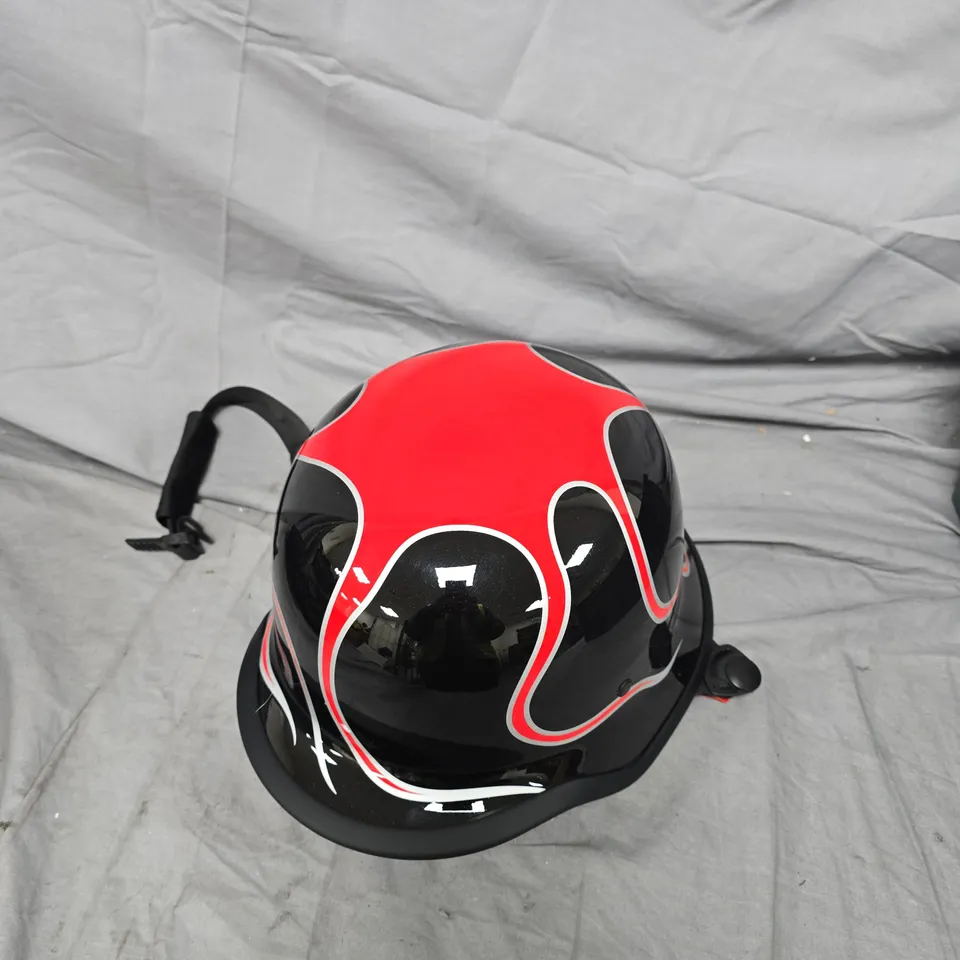 BLACK & RED GRAPHIC STRAP HELMET 