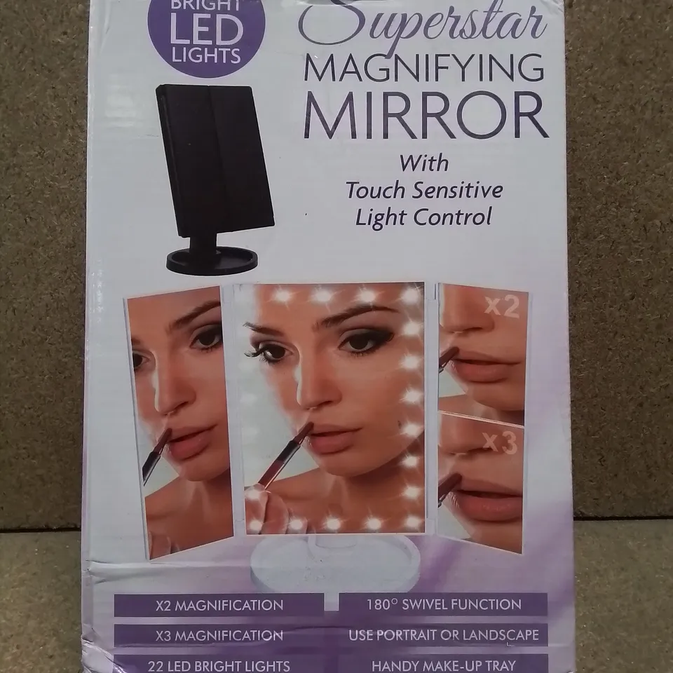 BOXED SUPERSTAR MAGNIFYING MIRROR