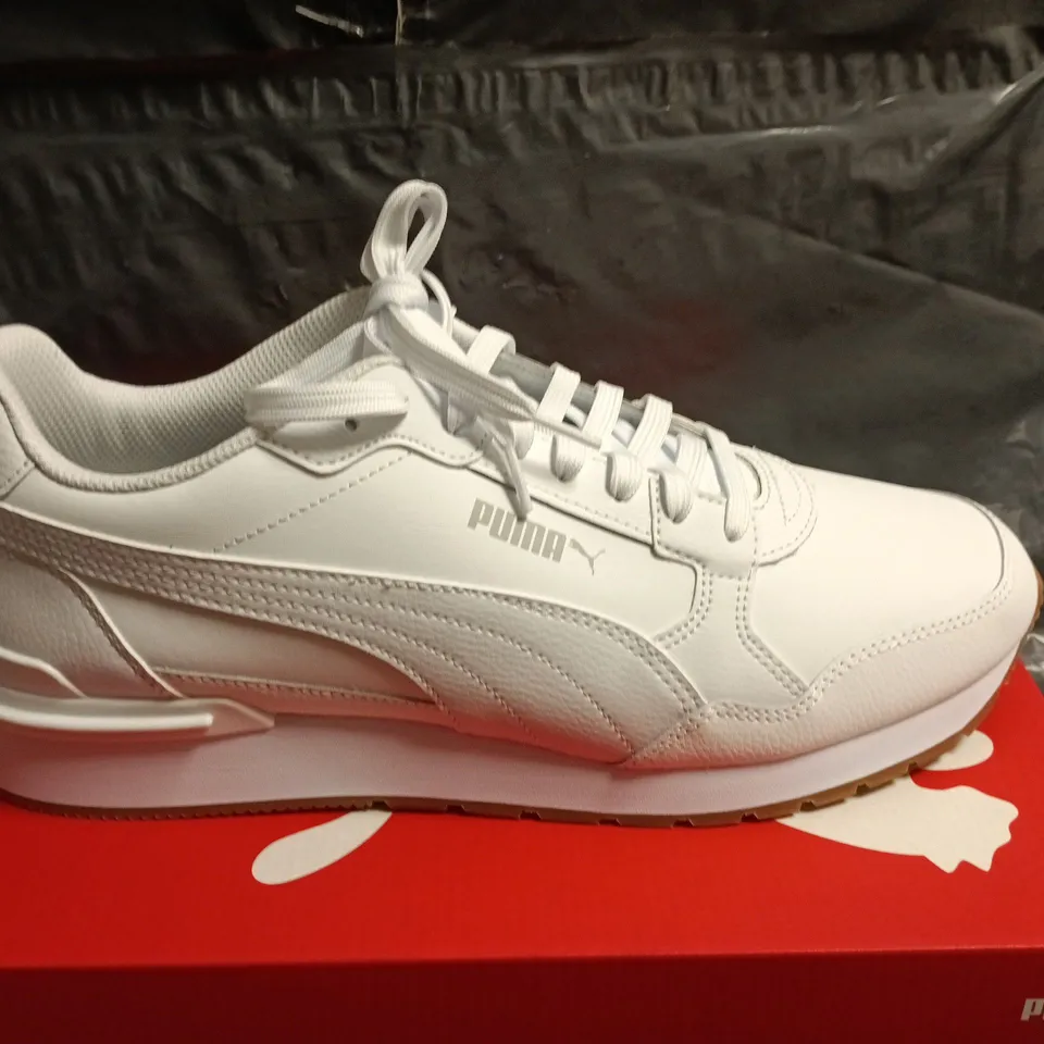 BOXED PUMA SOFT FOAM RUNNEWR V4 TRAINERS IN WHITE - UK 11