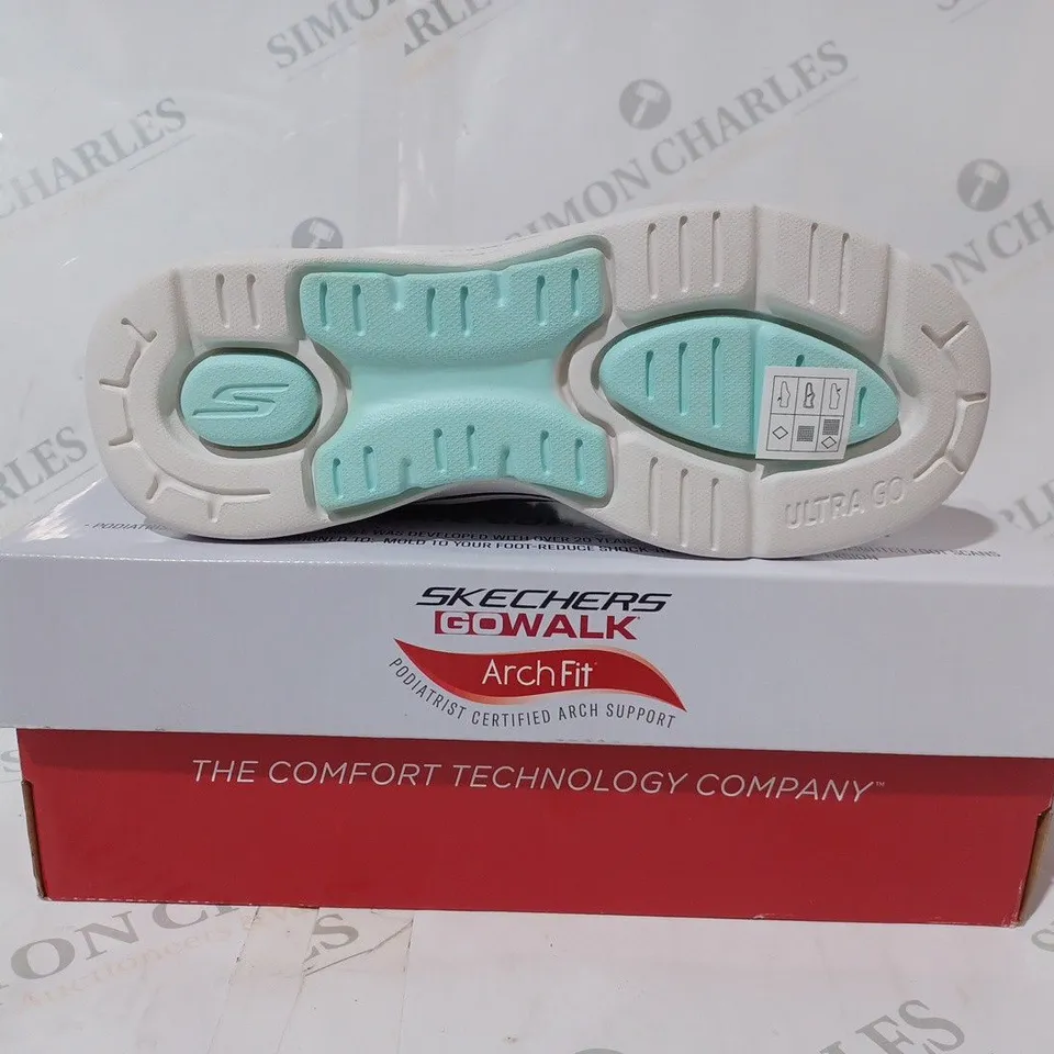 BOXED PAIR OF SKECHERS GO WALK TRAINERS IN NAVY SIZE 3