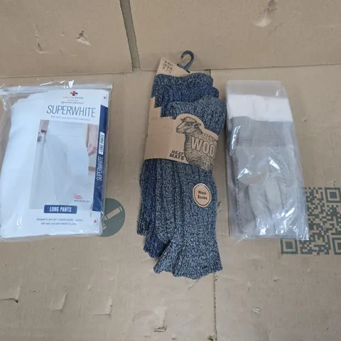 LARGE QUANTITY OF ASSORTED ITEMS TO INCLUDE MENS WOOL SOCKS, LONG WHITE LEGGING PANTS, FAUX FUR GLOVES, ETC - COLLECTION ONLY