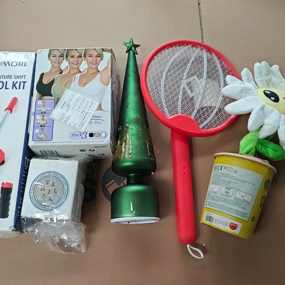 LOT OF ASSORTED HOUSEHOLD ITEMS TO INCLUDE PLANT PLUSHIE FLY SHOCK RACKETS AND DECORATIVE TREE
