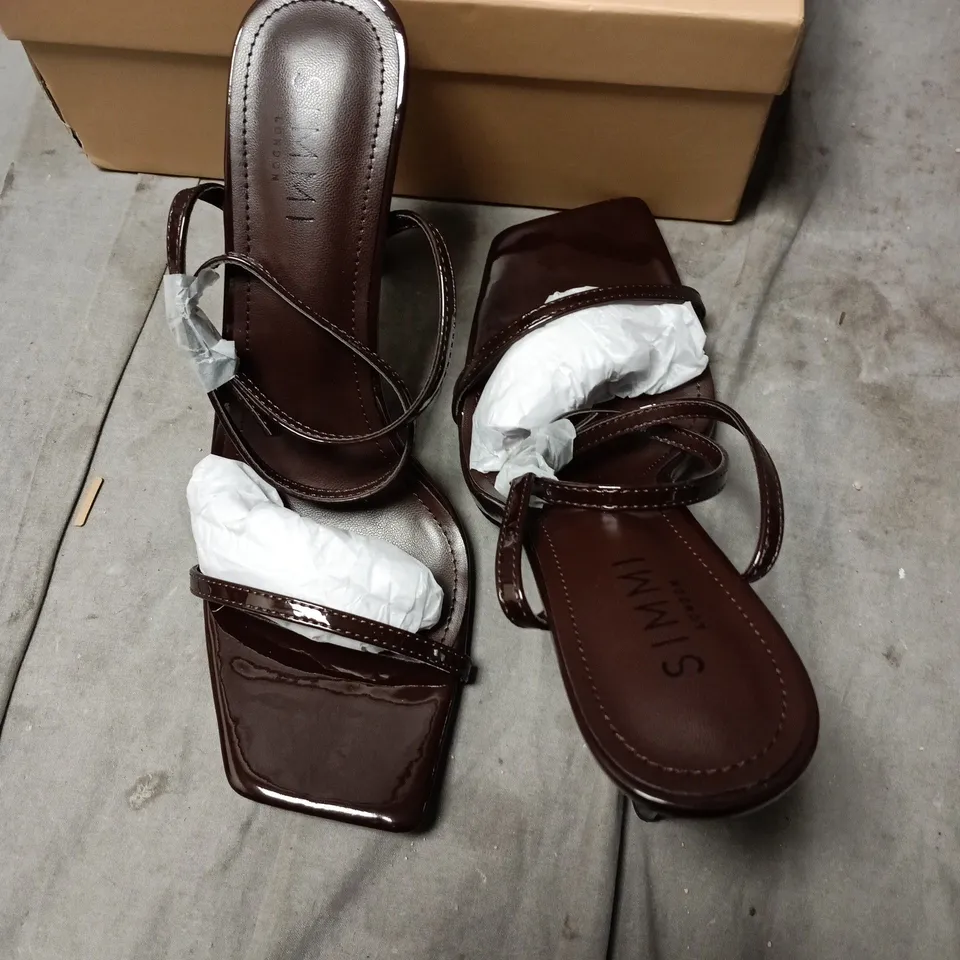 BOXED SIMMI LONDON APPLE-1 BROWN PATENT SANDALS – UK 7 (EU 40, US 9)