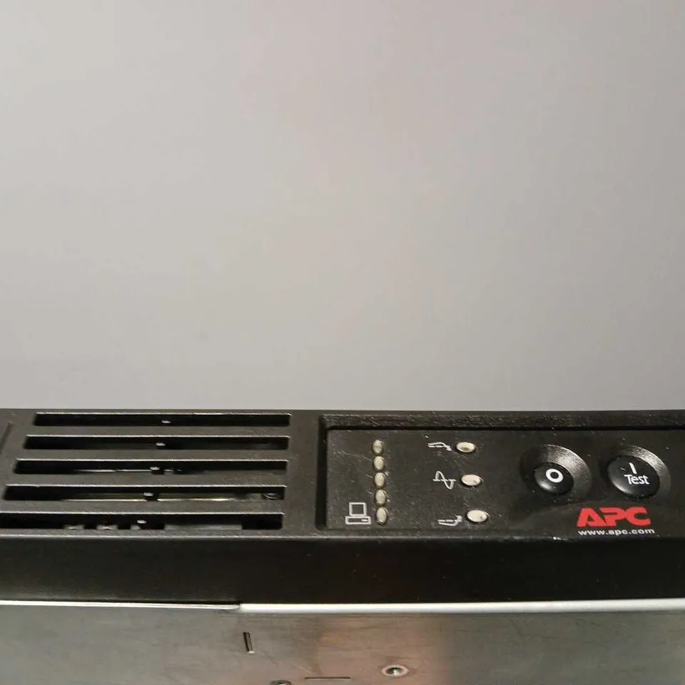 APC SMART UPS 1000 