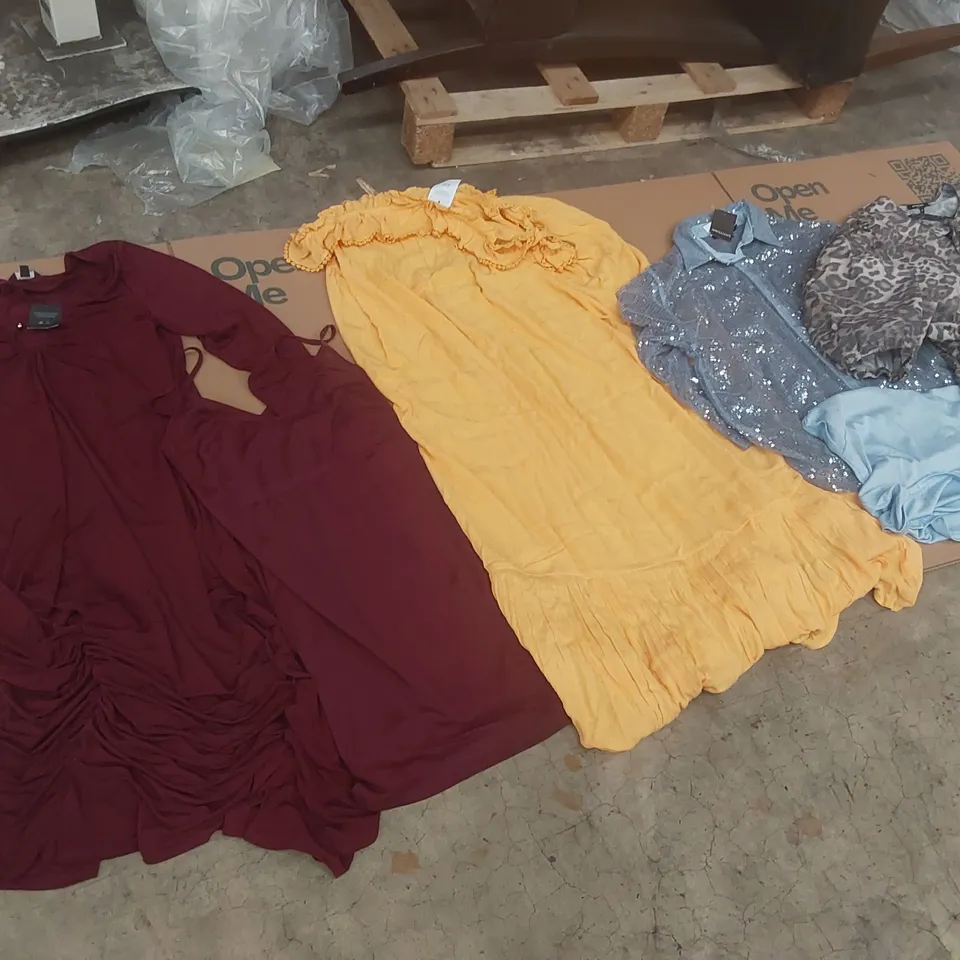 PALLET CONTAINING APPROXIMATELY 450x ASSORTED BRAND NEW DESIGNER CLOTHING ITEMS