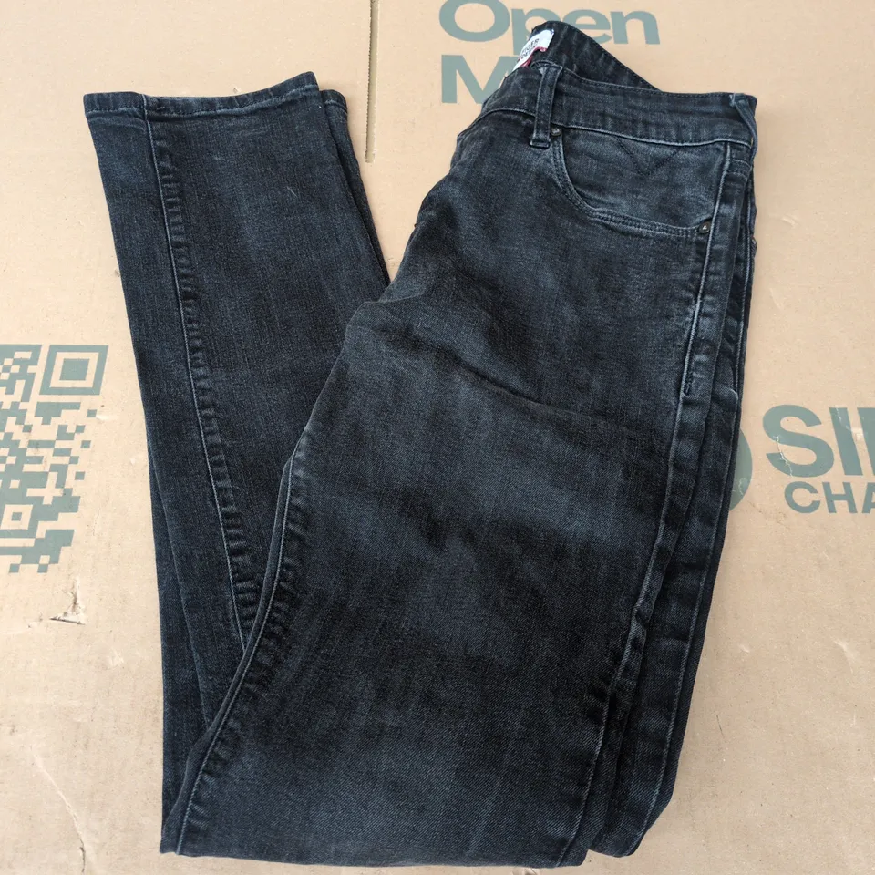 HILFIGER DENIM SLIM FIT JEAN IN BLACK - 32/36