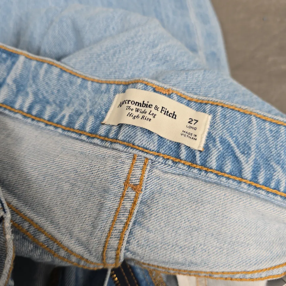 ABERCORMBIE & FITCH HIGH RISE THE WIDE LEG JEANS IN LIGHT BLUE - 27 LONG
