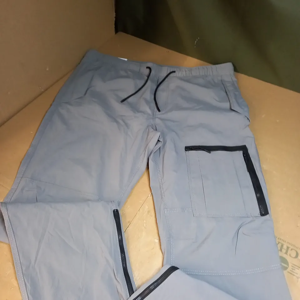 H&M REGULAR FIT CARGOS SIZE XL 