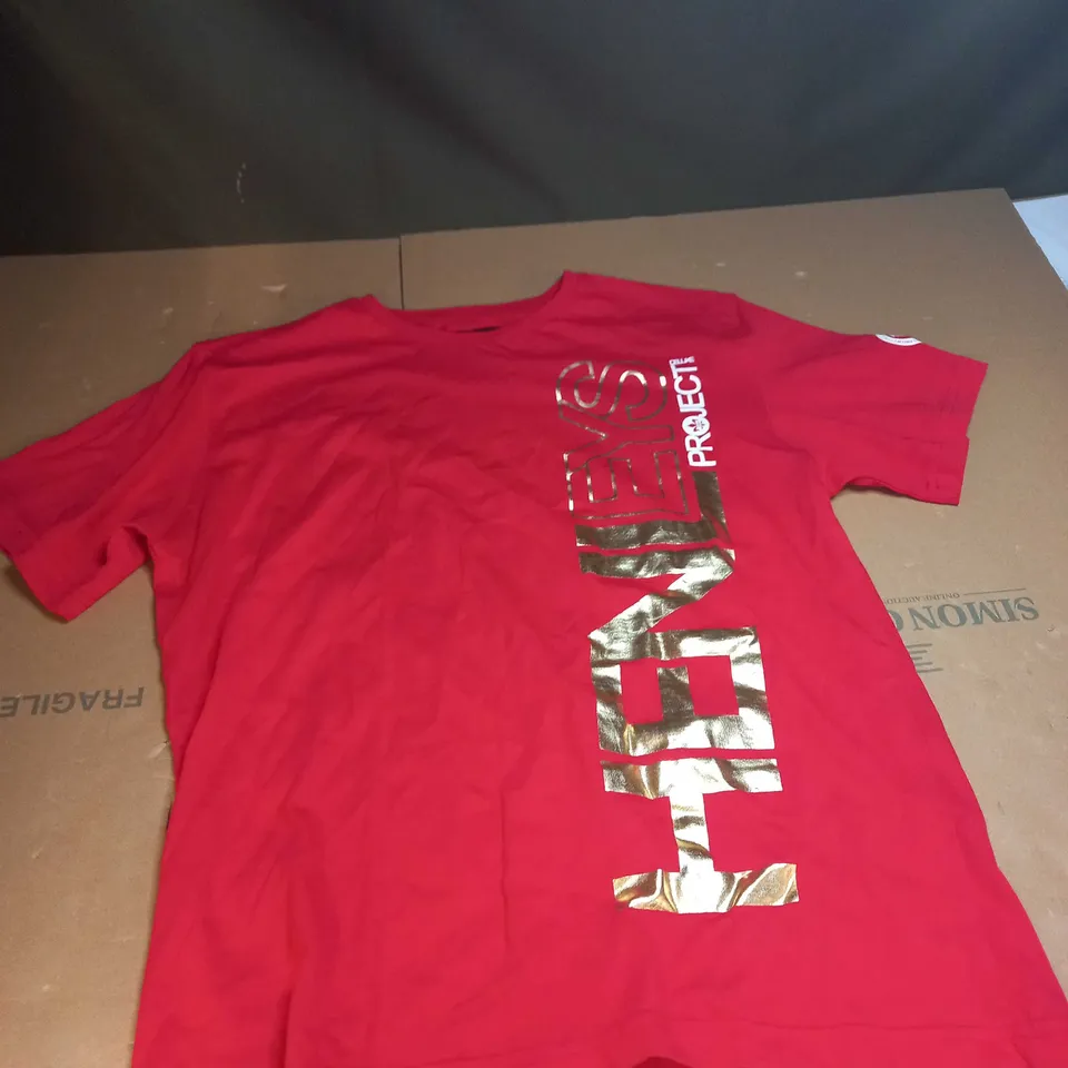 MENS HENLEYS LOGO T-SHIRT SIZE 5
