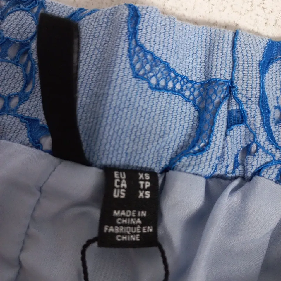 VERO MODA BLUE LACE SHORTS – XS (WOMENS), TAG ATTACHED