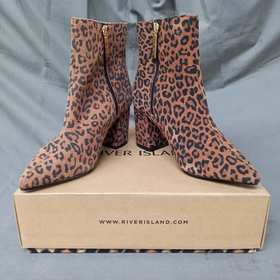 BOXED PAIR OF RIVER ISLAND WIDE FIT SUEDE ANKLE BOOTS IN TAN ANIMAL PRINT UK SIZE 3