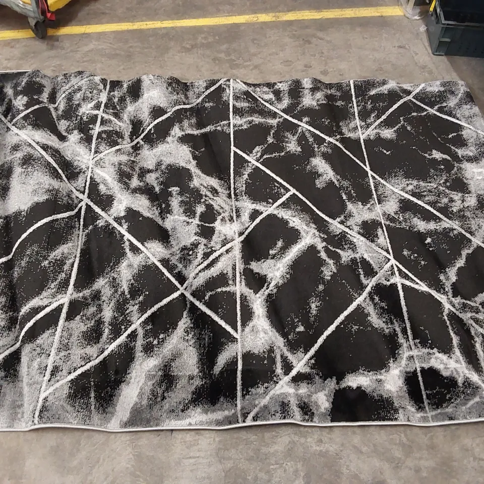 DAWSMERE DHURRIE BLACK/GREY RUG // 160 X 230CM