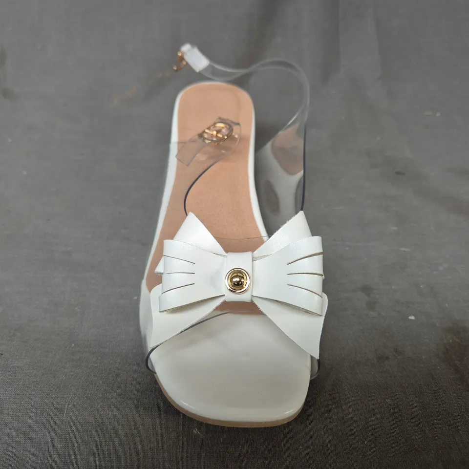 BOXED PAIR OF UNBRANDED LOW BLOCK HEEL CLEAR SIDE PEEP TOE SHOES IN WHITE W. BOW DETAIL EU SIZE 34