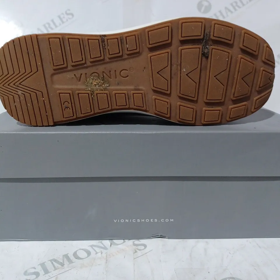 BOXED VIONIC TRAINERS IN NAVY SIZE 6.5