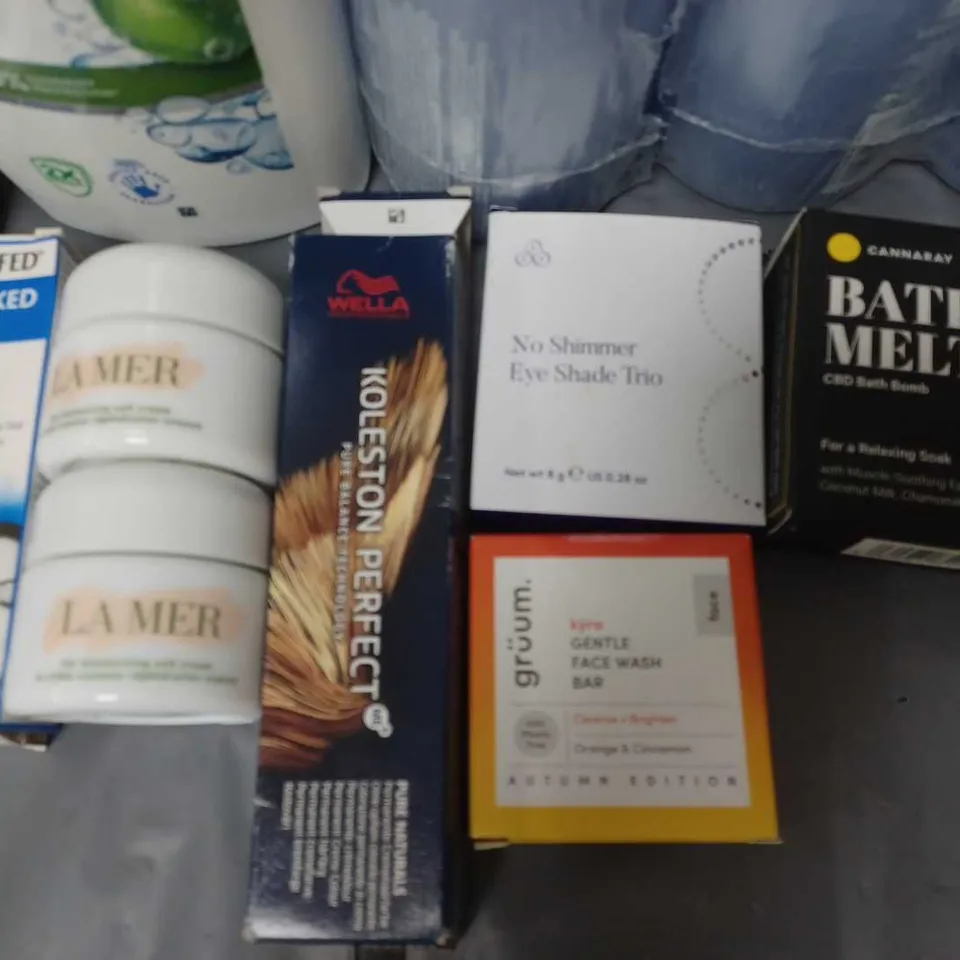 LOT OF 14 ASSORTED HEALTH AND BEAUTY ITEMS TO INCLUDE BAYLISS & HARDLING HAND WASH, CANNARY BATH MELT AND MOROCCAN OIL MASK