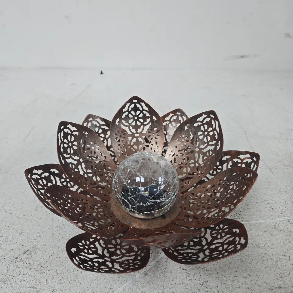 METAL LOTUS GARDEN ORNAMENT WITH CRACKLED GLASS ORB (BOXED)