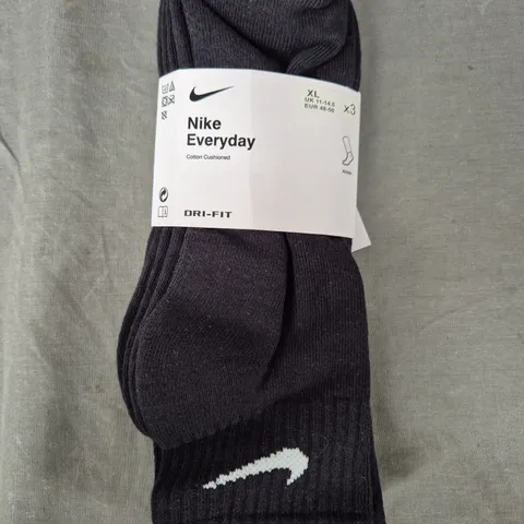 NIKE EVERYDAY DRI-FIT 3 PACK OF BLACK SOCKS (XL)