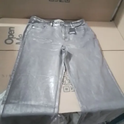 BOXED BRAND NEW APPROXIMATELY 15 SIMPLY BE STRAIGHT LEG JEANS SILVER SIZE 16