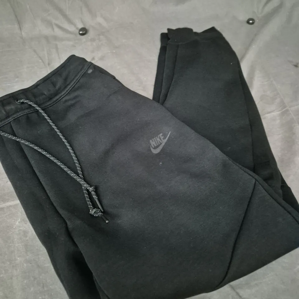 NIKE TECH FLEECE JOGGERS IN BLACK SIZE L