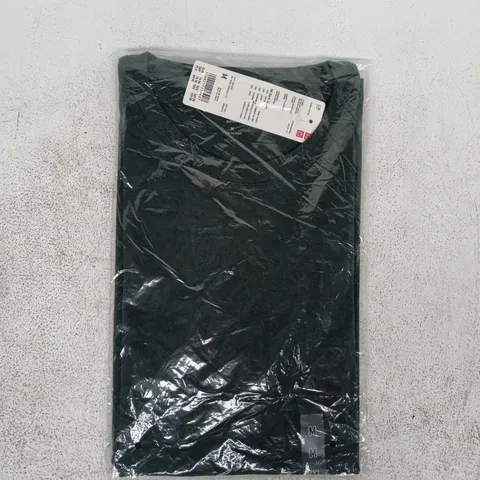 BAGGED UNIQLO SUPIMA COTTON T-SHIRT IN DARK GREEN SIZE MEDIUM