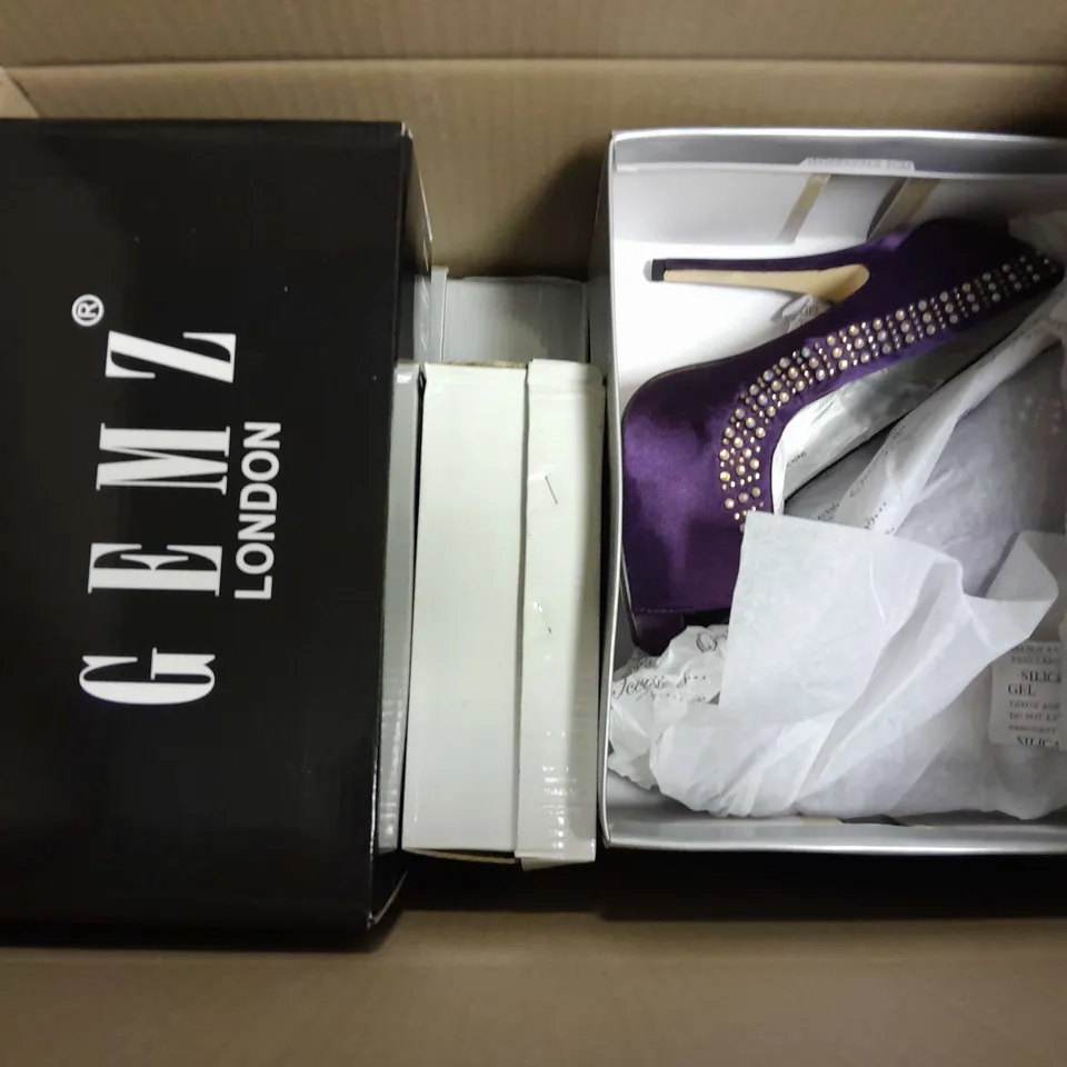 APPROXIMATELY 8 ASSORTED BOXED PAIRS OF SHOES IN VARIOUS SIZES TO INCLUDE GEMZ, CASANDRA, ETC