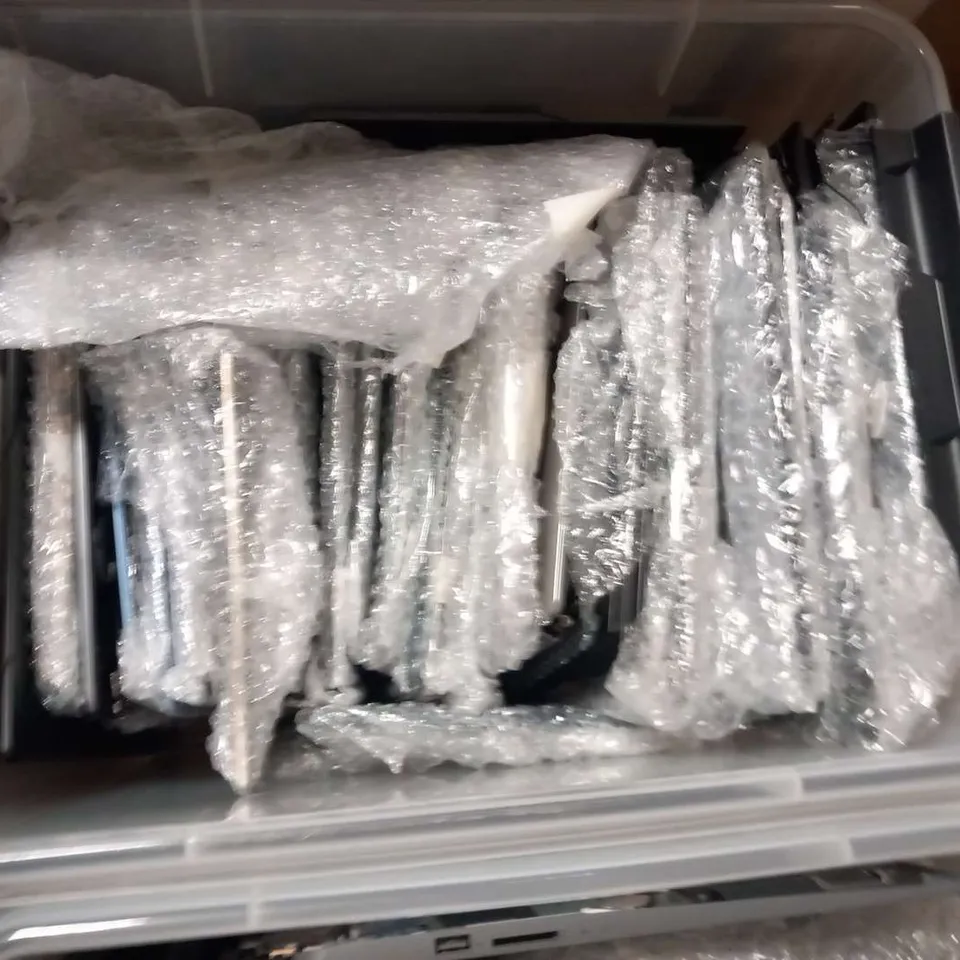 LARGE QUANTITY OF ASSORTED LAPTOP PARTS