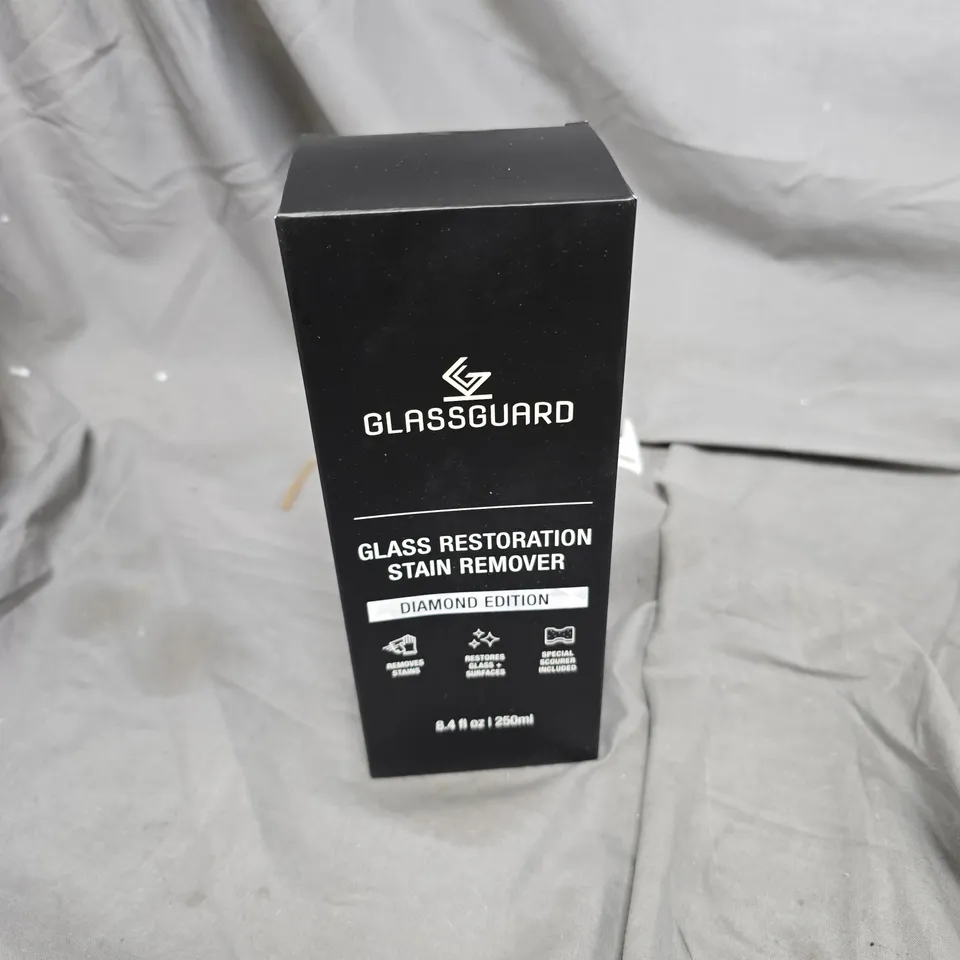 BOX OF APPROXIMATELY 25 ASSORTED ITEMS TO INCLUDE:GLASSGUARD AND KIDS DINING SET