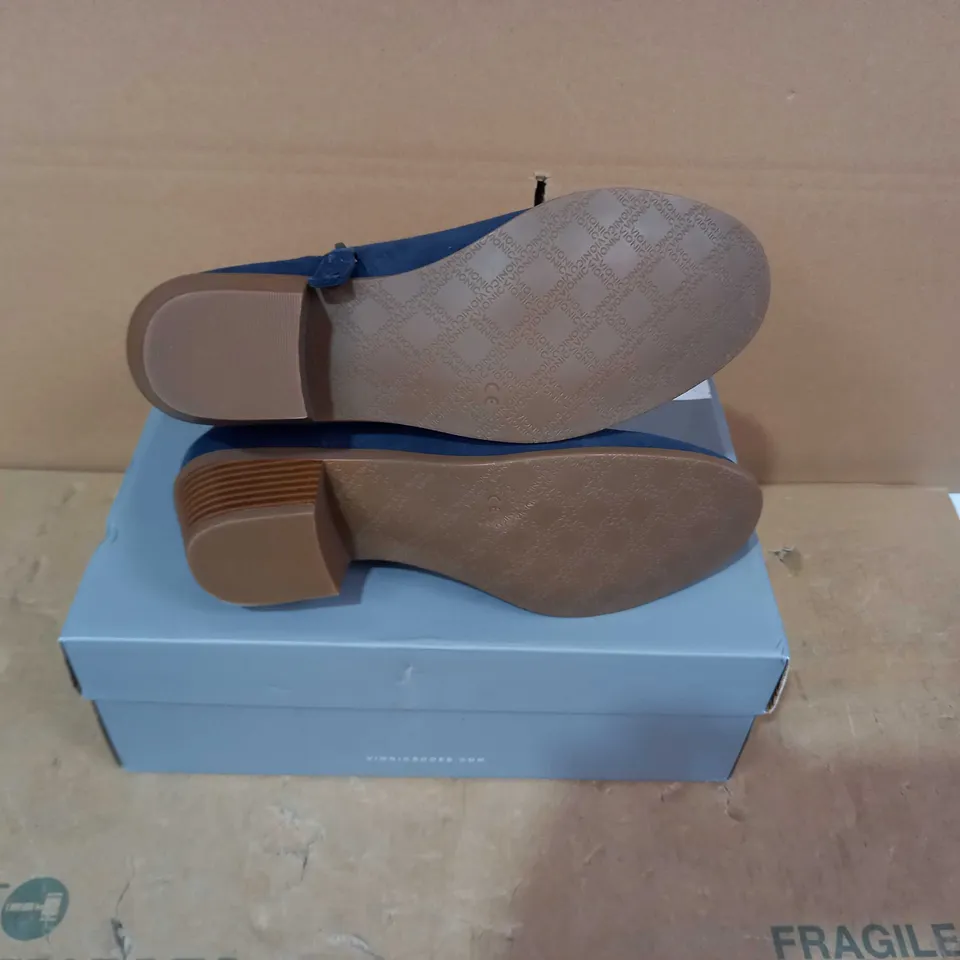 BOXED PAIR OF VIONIC BOOTS - SIZE 7