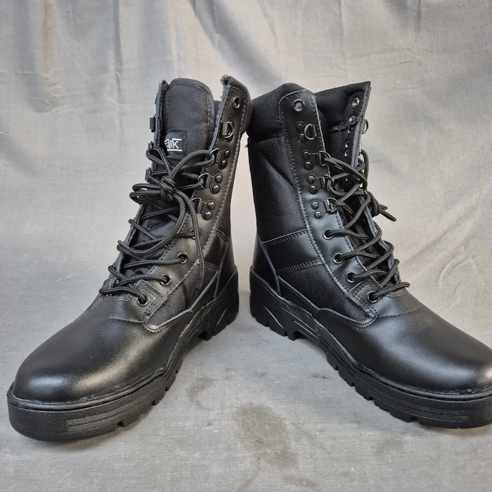 BOXED PAIR OF NITEHAWK MILITARY PATROL COMBAT BOOTS IN BLACK UK SIZE 7