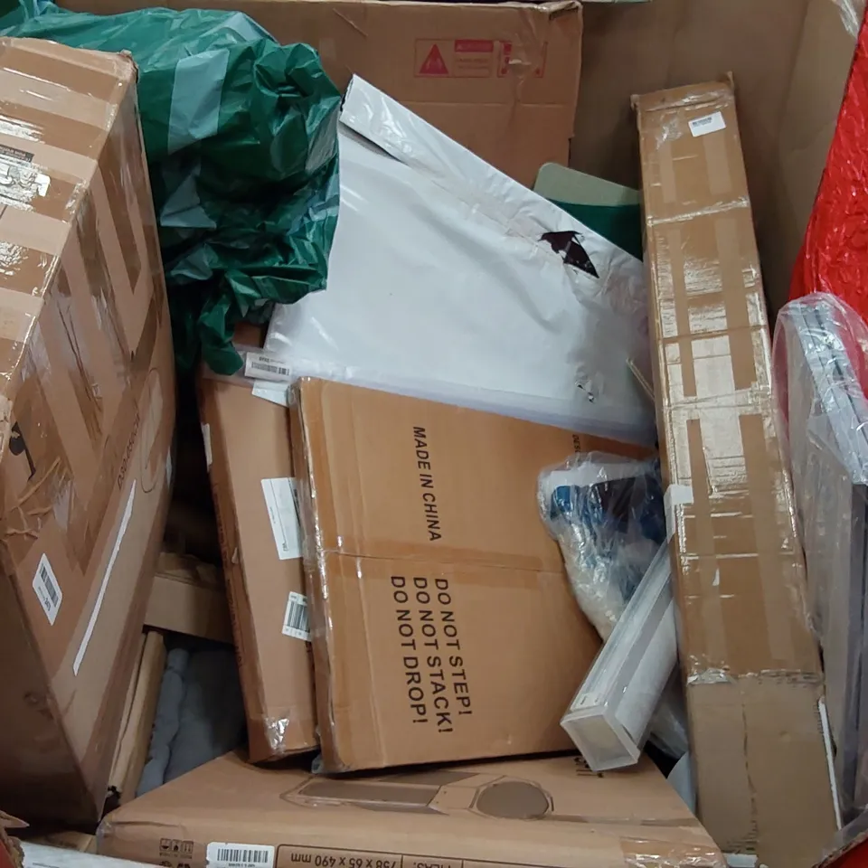 PALLET OF ASSORTED ITEMS INCLUDING: FOLDING MATTRESS, HEATER, BLINDS, GARMENT RACK, TV MOUNT