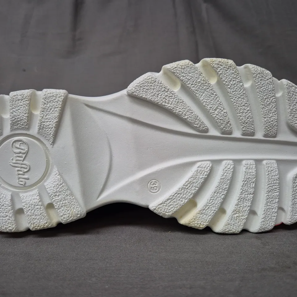 BRAND NEW BOXED PAIR OF BUFFALO LONDON CHUNKY PLATFORM SHOES IN WHITE/PINK UK SIZE 5.5