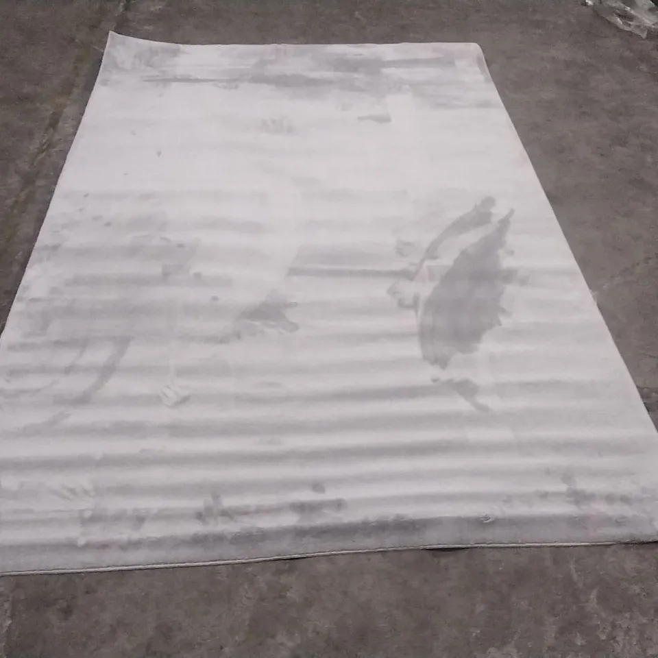 QUALITY DESIGNER RUG APPROXIMATELY 222X154CM