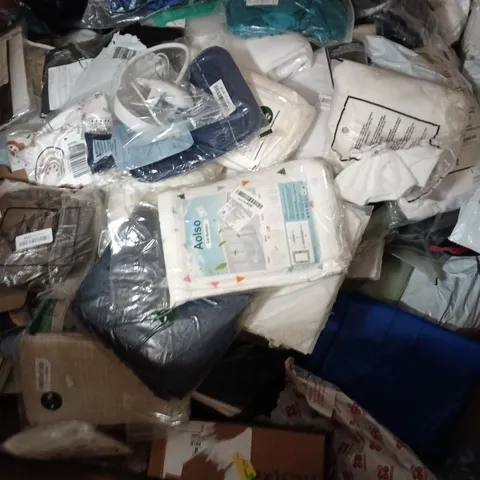 PALLET OF APPROXIMATELY 30 ASSORTED HOUSEHOLD ITEMS TO INCLUDE BED SKIRTS, DUVET COVERS, ETC - COLLECTION ONLY