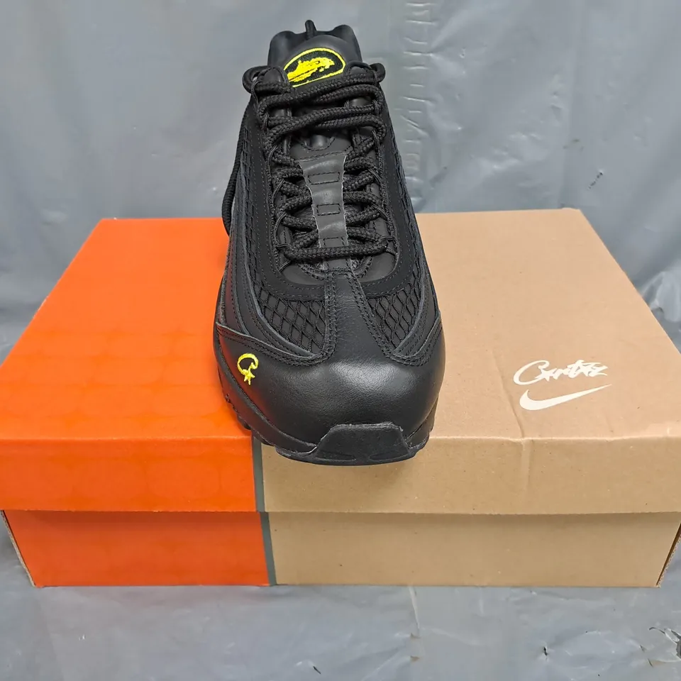 BOXED PAIR OF NIKE AIR MAX 95 SP SHOES IN BLACK SIZE UK 8