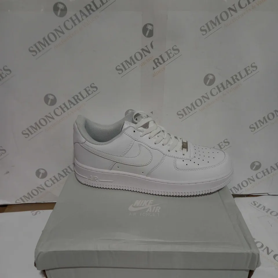 BOXED PAIR OF NIKE WHITE AIR FORCE ONES SIZE 10