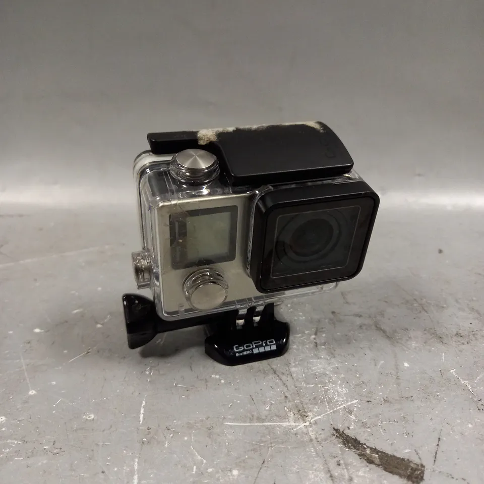 GO PRO HERO 4 ACTION CAMERA & CASE 