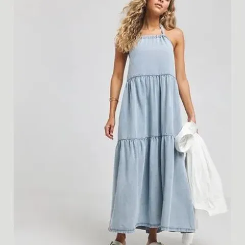 BOXED CONTAINING APPROXIMATELY 16 BRAND NEW SIMPLY BE LIGHT WASH BLUE HALTER TIERED MAXI TENCEL DRESS - SIZE 18