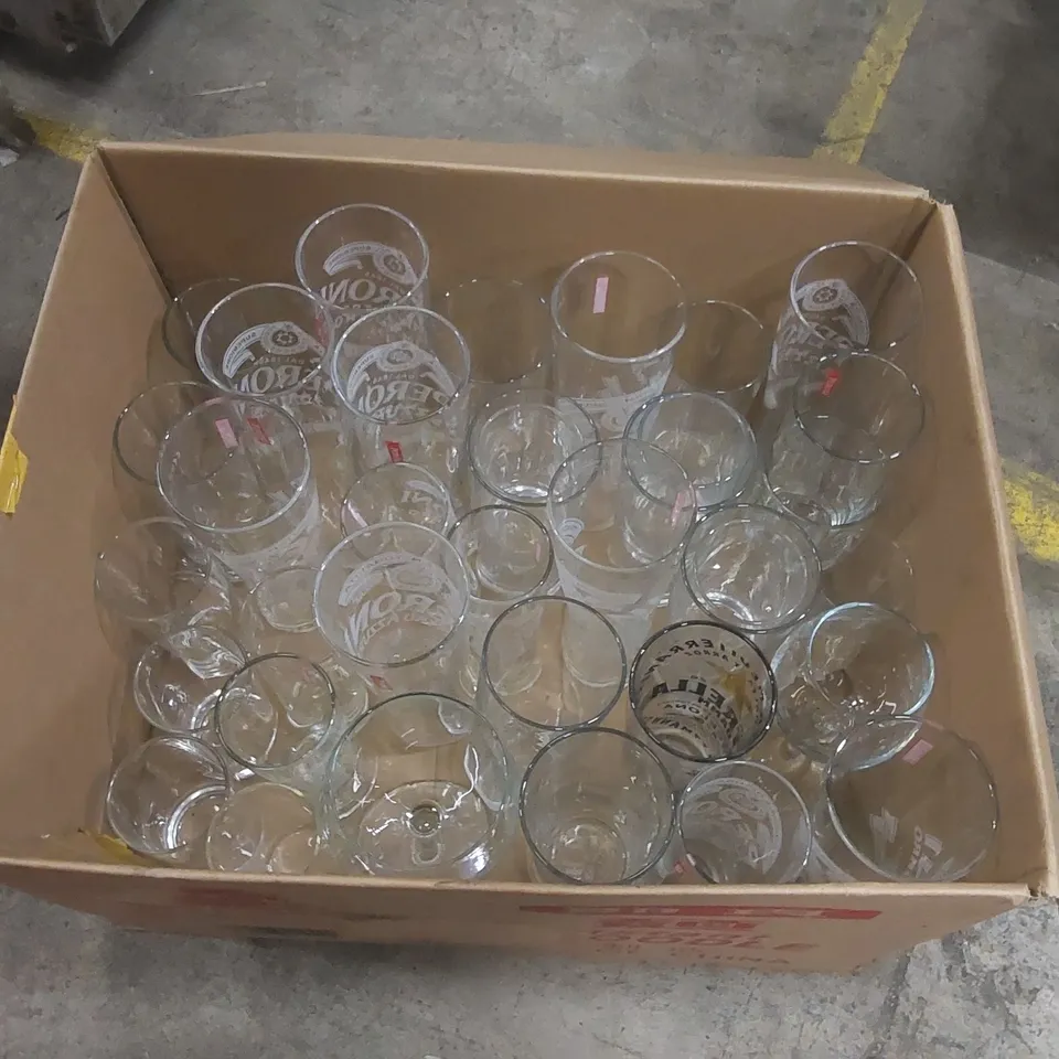 BOX CONTAINING APPROXIMATELY 34x ASSORTED DRINKS GLASSES