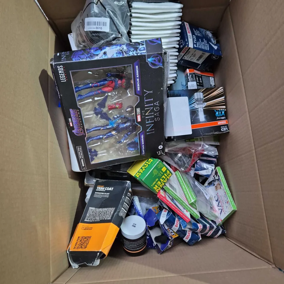 BOX OF APPROXIMATELY 20 ASSORTED ITEMS TO INCLUDE LOGO BOARD GAME, DEMON FABRIC CLEANER, FLASH DUST MAGNET, BOSCH OIL FILTER ETC