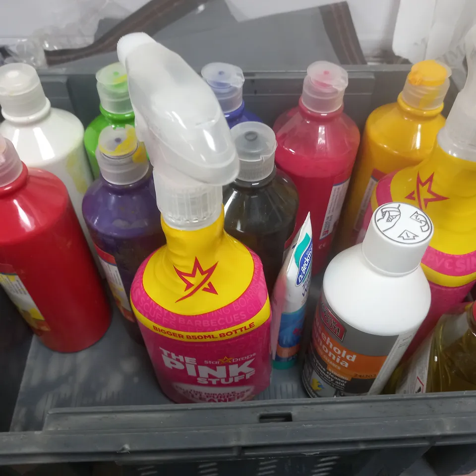 LOT OF APPROXIMATELY 36 ASSORTED HOME LIQUID ITEMS TO INCLUDE BARLEY-BIO ALGAE CONTROL, SPIRITS OF SALT AND ELBOW GREASE - COLLECTION ONLY