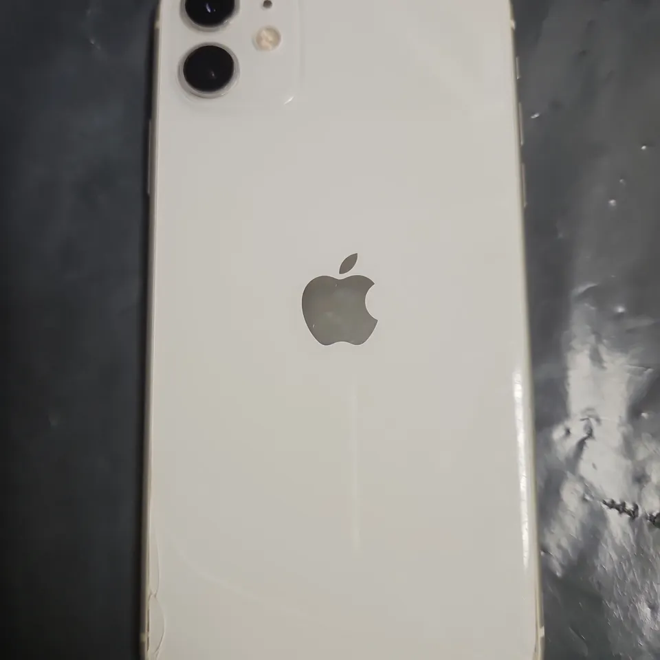 APPLE IPHONE – WHITE, DUAL-CAMERA SMARTPHONE