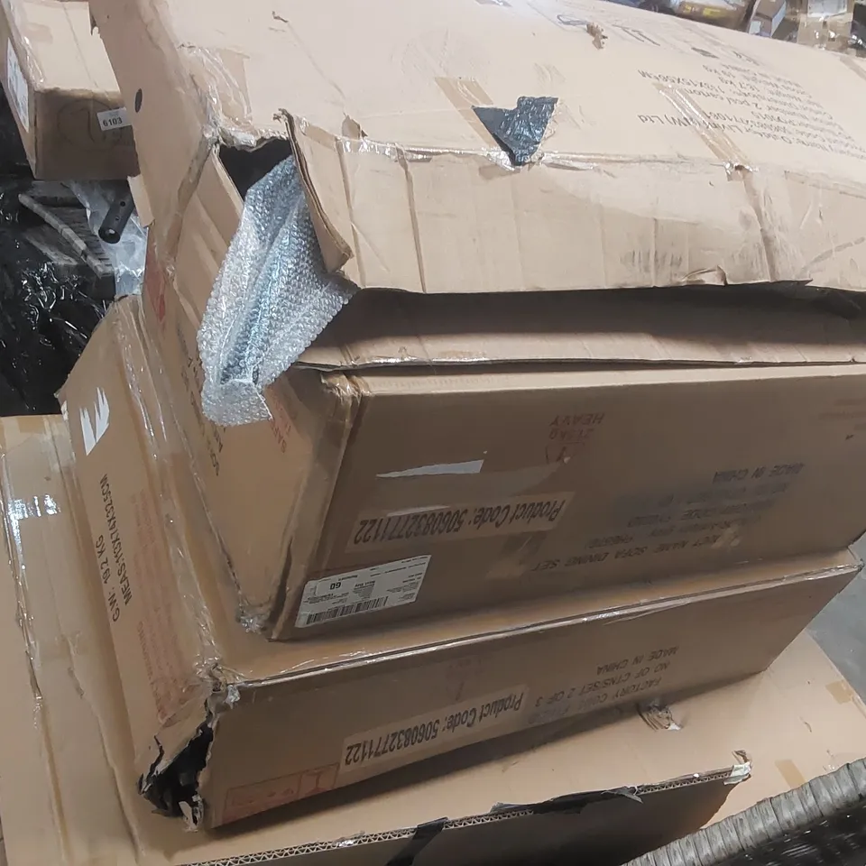 PALLET CONTAINING A LARGE QUANTITY OF ASSORTED GARDEN FURNITURE PARTS ECT